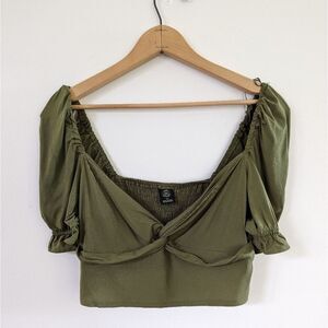 UO Urban Outfitters green puff short sleeve crop top shirt S Small army camo V